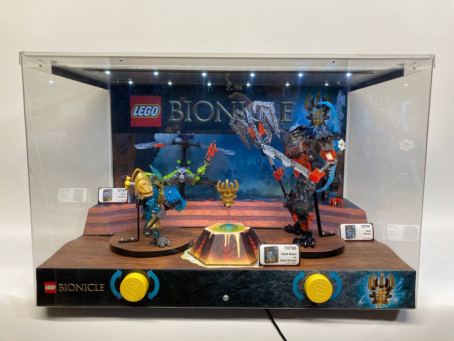 LEGO® Bionicle Mask Maker vs. Skull Grinder, & 70794, & 70791 Store Display
