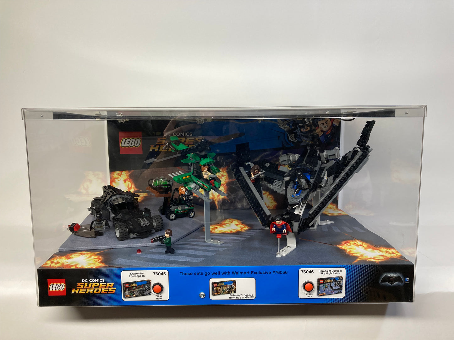 LEGO® DC Super Heroes, 76045 & 76046 Store Display